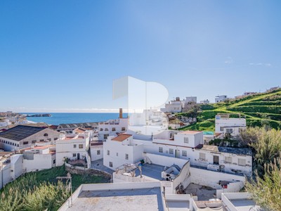 Casa en venta en Salobreña, La Caleta, con 4 dormitorios, baño, balcón y terraza