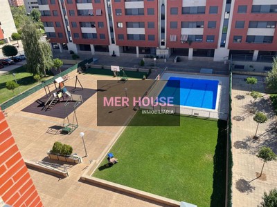 Apartamento en venta en Logroño, La Cava, con 2 dormitorios, 2 baños, trastero, balcón y terraza