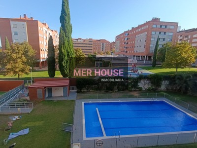 Apartamento en venta en Logroño, El Arco, con 2 dormitorios, baño, plaza de garaje y trastero