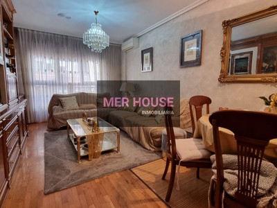 Piso en venta en Logroño, Centro, con 3 dormitorios, 2 baños, trastero y 2 balcones