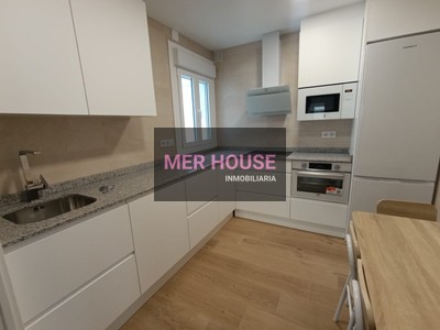Piso en alquiler en Logroño, Centro, con 2 dormitorios, 2 baños, balcón y terraza
