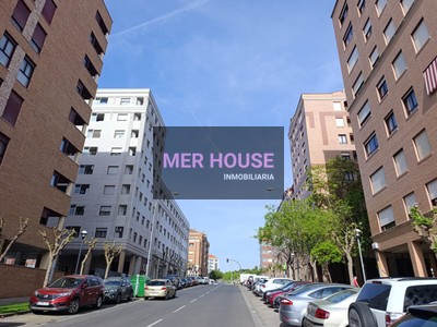 Piso en venta en Logroño, Portillejo, con 3 dormitorios, 2 baños, trastero y terraza