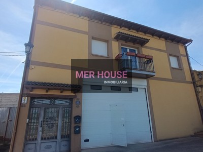 Chalet en venta en Alberite, Pueblo, con 4 dormitorios, 4 baños, 2 terrazas y terreno