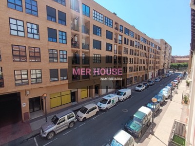 Piso en venta en Logroño, Oeste, con 4 dormitorios, baño y terraza