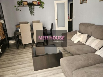 Piso en venta en Logroño, Residencia, con 3 dormitorios, 2 baños, plaza de garaje, trastero, balcón y terraza