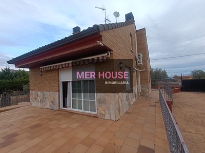 Chalet en venta en Lardero, Carretera Entrena, con 4 dormitorios, 3 baños, plaza de garaje, trastero, terraza y terreno