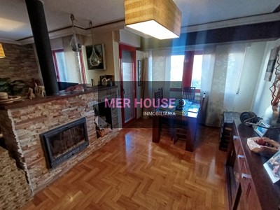Adosado en venta en Varea, con 6 dormitorios, 3 baños, plaza de garaje, trastero y 4 terrazas