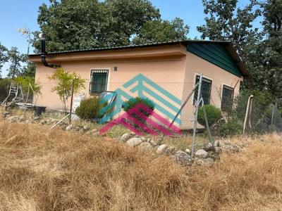 Casa en venta en Candeleda, Paraje El Lomo, con 2 dormitorios, baño, 5 plazas de garaje, trastero, terraza y terreno