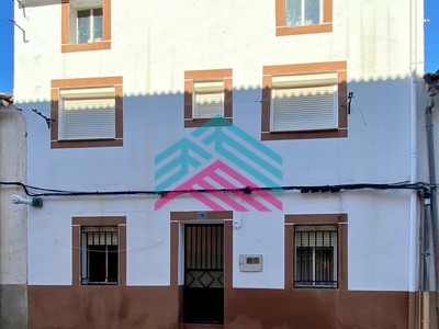 Casa en venta en Candeleda, El Raso., con trastero