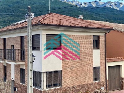 Casa en venta en Candeleda