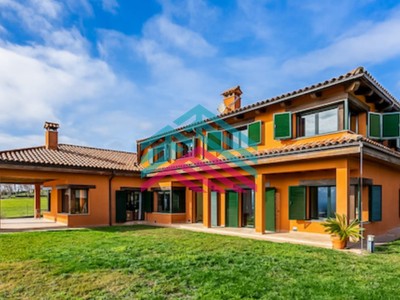 Chalet en venta en Candeleda, Carretera De Chilla, con 6 dormitorios, 7 baños, 2 plazas de garaje, trastero, terraza y terreno