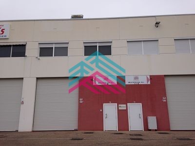 Locales en venta en San Fernando De Henares, con baño y 2 plazas de garaje