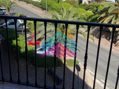 Piso en venta en Candeleda, con 3 dormitorios, baño, aseo, balcón y terraza