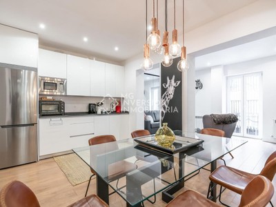 Apartamento en venta en Madrid, con 2 dormitorios, baño y balcón