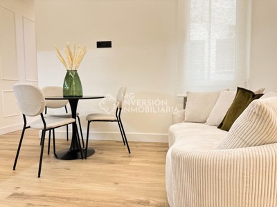 Apartamento en venta en Salamanca, con 3 dormitorios y 2 baños