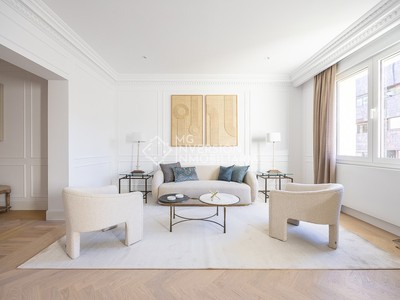 Piso de obra nueva en venta en Salamanca, con 3 dormitorios, 3 baños, aseo y trastero