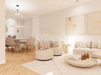 Piso en venta en Salamanca, con 3 dormitorios, 3 baños, aseo y trastero