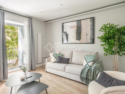 Piso en venta en Centro, con 4 dormitorios, 4 baños y balcón