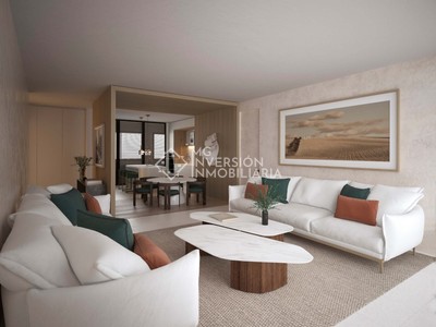 Piso en venta en Salamanca, con 3 dormitorios, 3 baños, plaza de garaje, trastero y 2 balcones