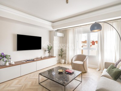 Piso en venta en Salamanca, con 2 dormitorios, 2 baños y aseo