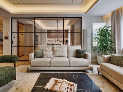 Piso en venta en Salamanca, con 3 dormitorios, 3 baños, aseo, balcón y terraza