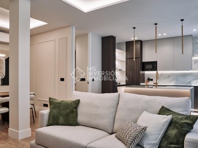 Piso en venta en Chamberi, con 3 dormitorios y 3 baños