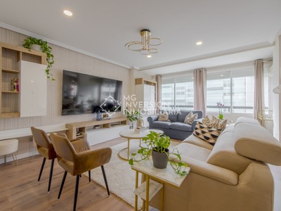 Piso en alquiler en Tetuán, con 3 dormitorios y 2 baños