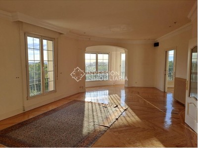 Piso en venta en Retiro, con 3 dormitorios, 3 baños y trastero