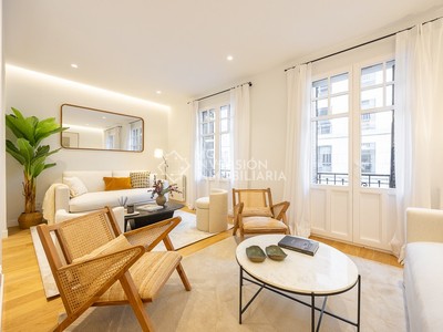 Piso en venta en Retiro, con 3 dormitorios, 2 baños y 2 balcones