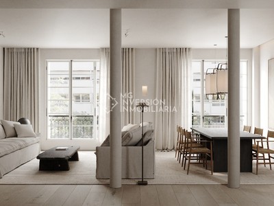 Piso en venta en Salamanca, con 4 dormitorios, 4 baños y balcón