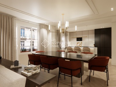 Piso en venta en Salamanca, con 3 dormitorios, 3 baños, plaza de garaje y terraza