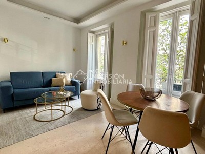 Piso en venta en Salamanca, con 2 dormitorios, baño y 2 balcones