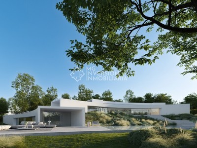 Chalet en venta en La Moraleja, con 5 dormitorios, 9 baños, 4 plazas de garaje y terraza