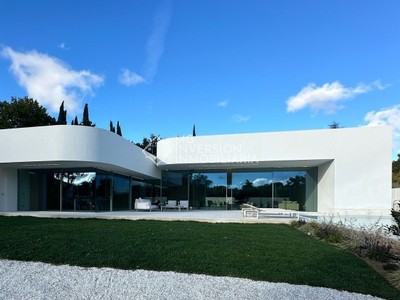 Chalet en venta en La Moraleja, con 5 dormitorios, 9 baños y 4 plazas de garaje