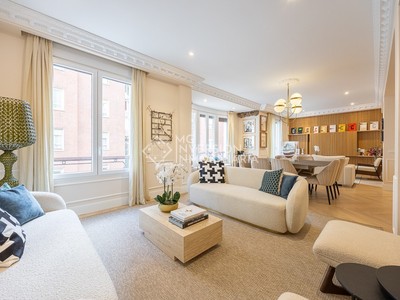 Piso en venta en Salamanca, con 4 dormitorios, 4 baños, aseo y trastero