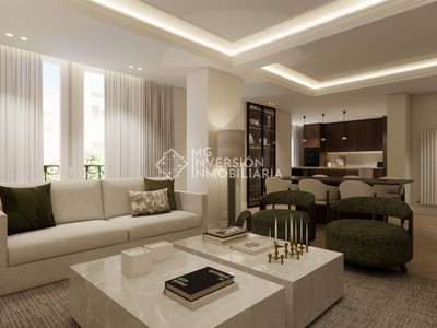 Piso en venta en Salamanca, con 3 dormitorios, 3 baños y trastero