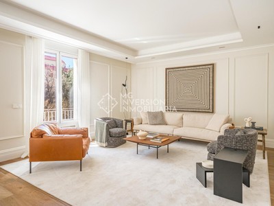 Piso en venta en Salamanca, Salamanca, con 5 dormitorios, 5 baños, aseo, trastero y terraza