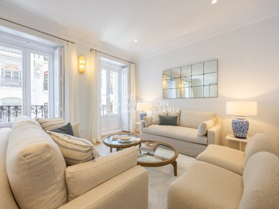 Piso en venta en Jeronimos, Retiro, con 3 dormitorios, 3 baños, aseo y 3 balcones