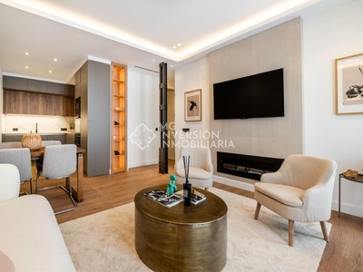 Apartamento en venta en Madrid, Salamanca, con 2 dormitorios, 2 baños, balcón y 115 terrazas