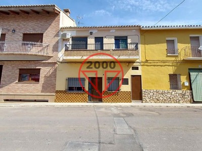 Piso en venta en Yatova, Pueblo, con 4 dormitorios, baño, balcón y 2 terrazas