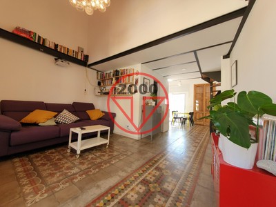 Ático en venta en Burjassot, con 2 dormitorios, 2 baños, balcón y terraza