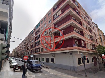 Piso en venta en Valencia, Torrefiel, con 2 dormitorios, baño y balcón
