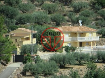 Chalet en venta en Eslida, Diseminados, con 5 dormitorios, 3 baños, trastero, 2 terrazas y terreno