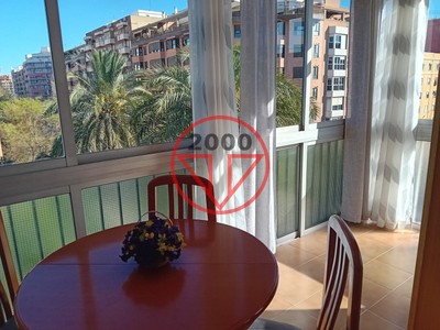 Piso en alquiler en Valencia, con 2 dormitorios, baño y aseo