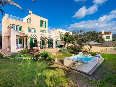 Chalet en alquiler vacacional en Son Servera, Port Verd, con 4 dormitorios, 2 baños, 3 plazas de garaje, trastero, balcón y terreno
