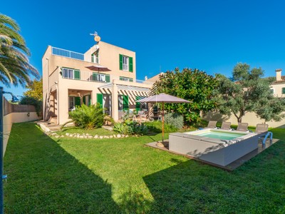Chalet en alquiler vacacional en Son Servera, Port Verd, con 4 dormitorios, 2 baños, 3 plazas de garaje, trastero, balcón y terreno