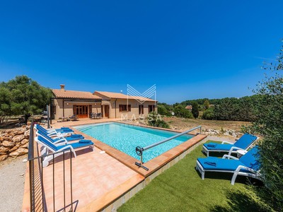 Finca rústica en alquiler vacacional en Capdepera, con 3 dormitorios, 2 baños, 2 plazas de garaje, 2 terrazas y terreno