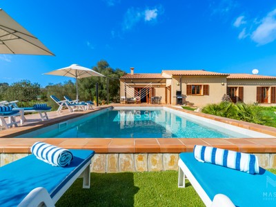 Finca rústica en alquiler vacacional en Capdepera, con 3 dormitorios, 2 baños, 2 plazas de garaje, 2 terrazas y terreno