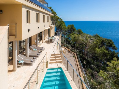 Villa en alquiler vacacional en Canyamel, Capdepera, con 5 dormitorios, 5 baños, aseo, 2 plazas de garaje, trastero, terraza y terreno