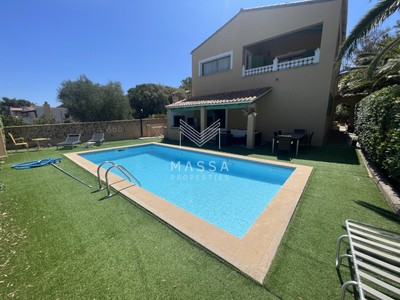 Chalet en alquiler en Colonia De Sant Pere, Artà, Montferrutx, con 3 dormitorios, 2 baños, plaza de garaje, trastero, 2 balcones y terreno